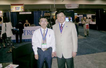 我院乳腺肿瘤中心吕大鹏博士参加UICC“2006 世界癌症大会”与郝希山院士合影